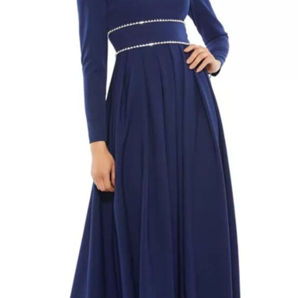 Mac Duggal Ieena navy gown with tag some pilling on sleeves and skirt size 12 - Picture 4 of 4